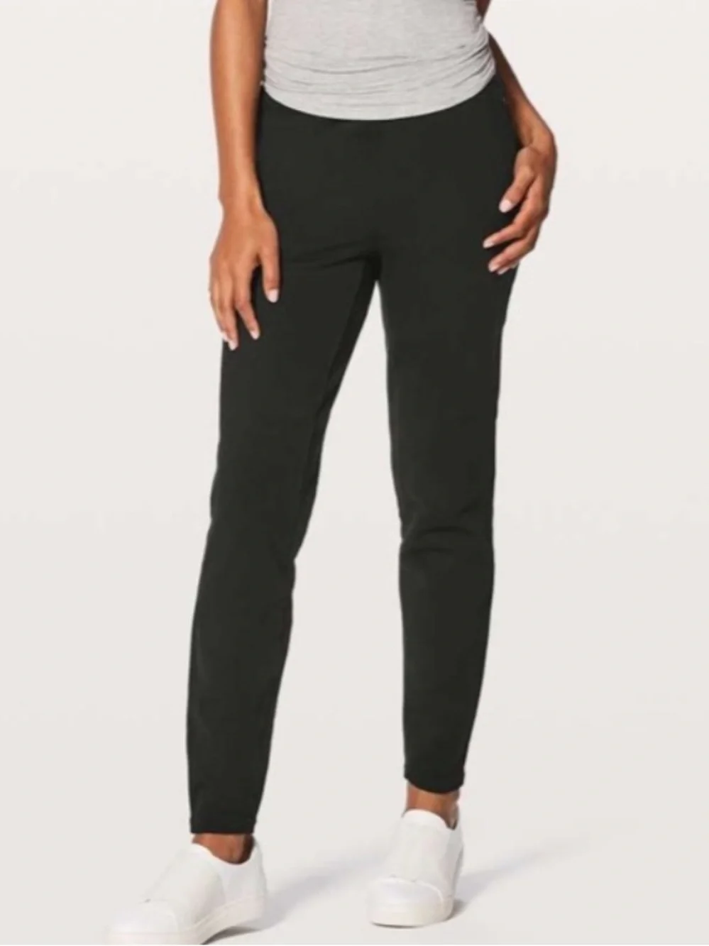 LULULEMON free to roam black joggers size 12